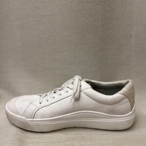 Dr. Scholl's Time Off White Lace-Up Sneakers